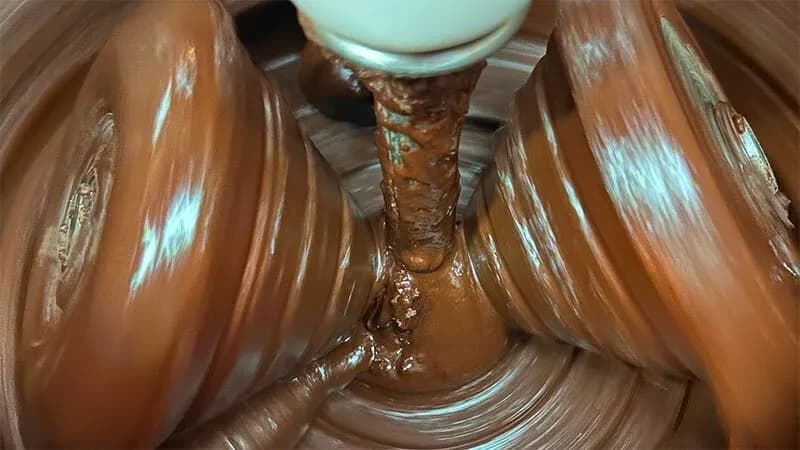 Grinding cacao by hand